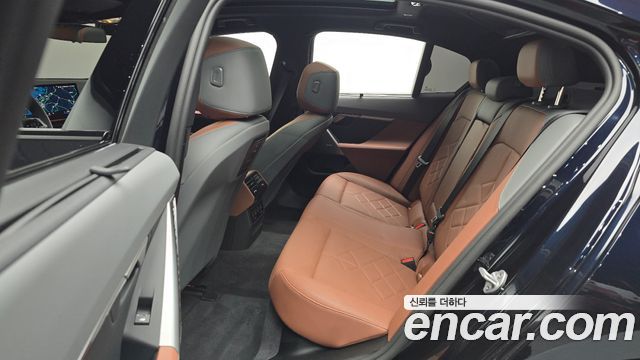 BMW 5 Series (G60) 530e M Sport 2025 — фото 12