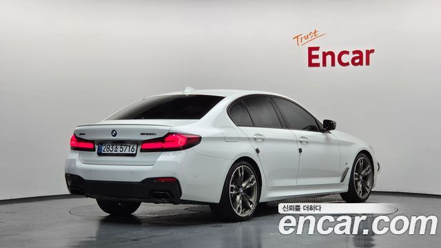 BMW 5 Series (G30) M550i xDrive 2021 — фото 2