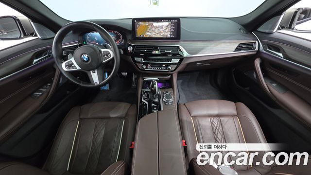 BMW 5 Series (G30) M550i xDrive 2021 — фото 7