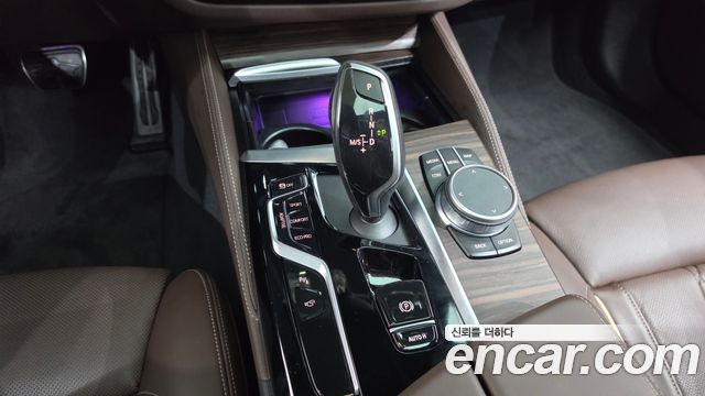 BMW 5 Series (G30) M550i xDrive 2021 — фото 9
