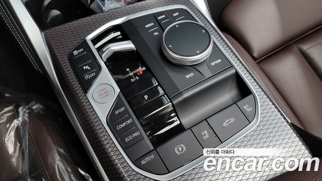 BMW 4 Series (G22) 420i M Sport Convertible 2025 — фото 9