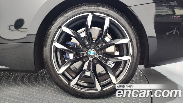 BMW 4 Series (G22) 420i M Sport Convertible 2025 — фото 27