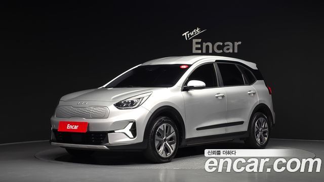 Kia Niro Plus Air 2023 — фото 1