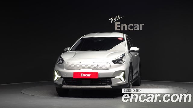 Kia Niro Plus Air 2023 — фото 3