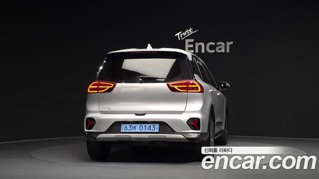 Kia Niro Plus Air 2023 — фото 4