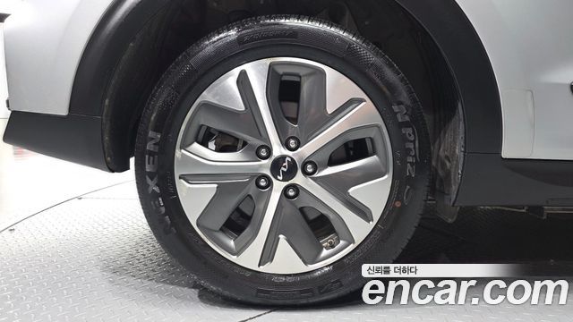Kia Niro Plus Air 2023 — фото 5