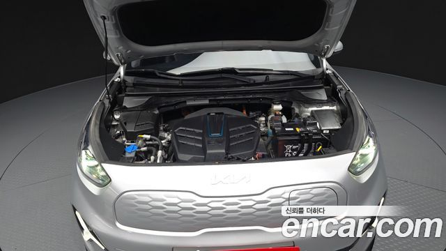 Kia Niro Plus Air 2023 — фото 6