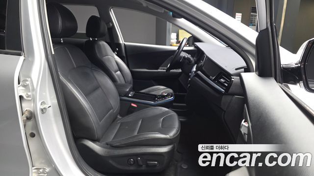 Kia Niro Plus Air 2023 — фото 15