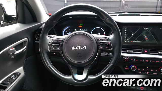Kia Niro Plus Air 2023 — фото 17
