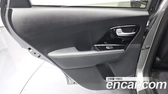 Kia Niro EV Prestige 2022 — фото 25