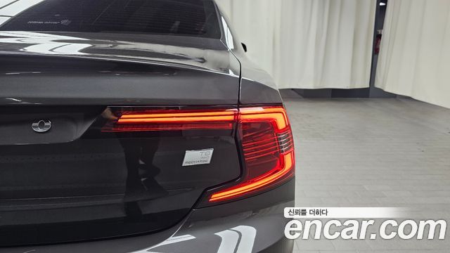 Volvo S90 T8 AWD Inscription 2021 — фото 23