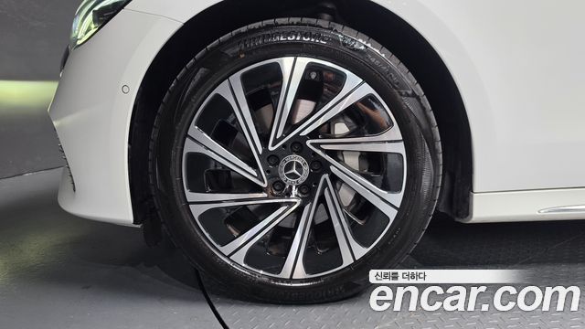 Mercedes-Benz E-Class (W214) E300 4MATIC Exclusive 2025 — фото 5