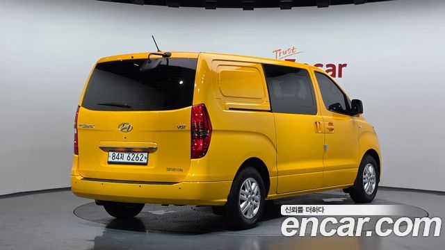 Hyundai Grand Starex Van 5-Seater Smart 2021 — фото 2