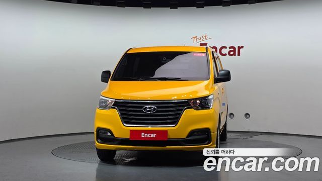 Hyundai Grand Starex Van 5-Seater Smart 2021 — фото 3