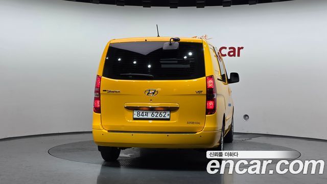 Hyundai Grand Starex Van 5-Seater Smart 2021 — фото 4
