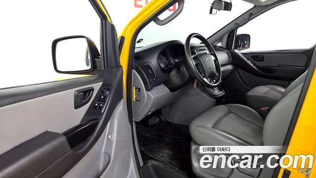 Hyundai Grand Starex Van 5-Seater Smart 2021 — фото 10
