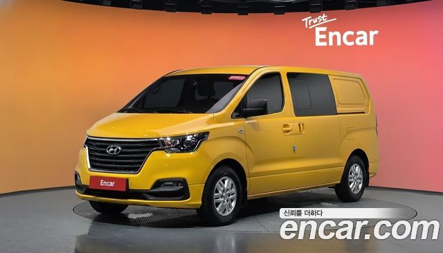 Hyundai Grand Starex Van 5-Seater Smart