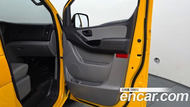 Hyundai Grand Starex Van 5-Seater Smart 2021 — фото 25