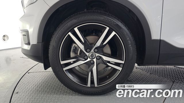 Volvo XC40 T4 R-Design 2020 — фото 5