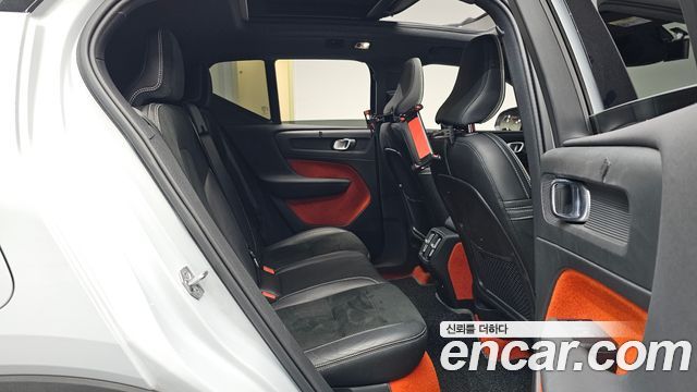 Volvo XC40 T4 R-Design 2020 — фото 12