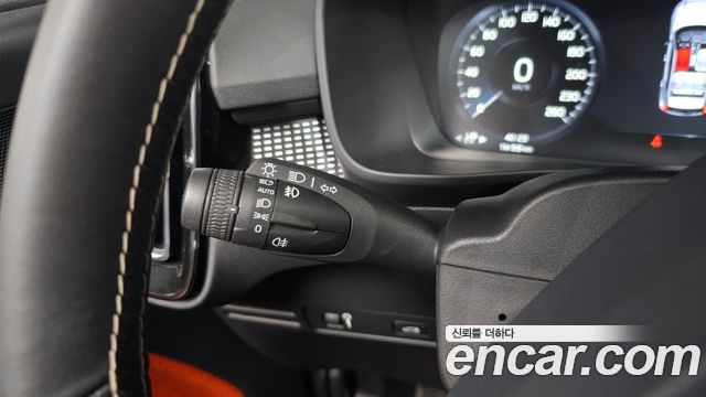 Volvo XC40 T4 R-Design 2020 — фото 15