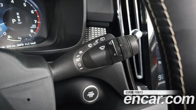 Volvo XC40 T4 R-Design 2020 — фото 16