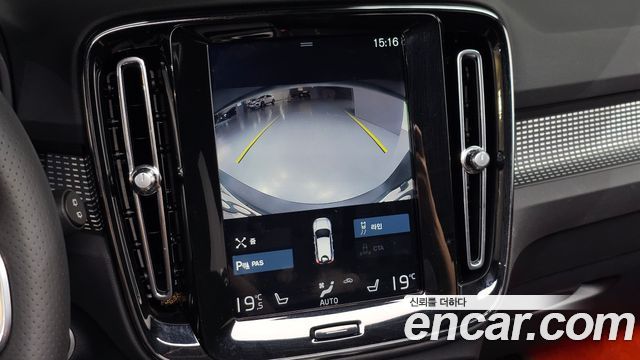 Volvo XC40 T4 R-Design 2020 — фото 18
