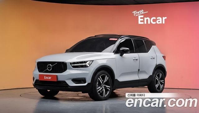 Volvo XC40 T4 R-Design 2020 — фото 1