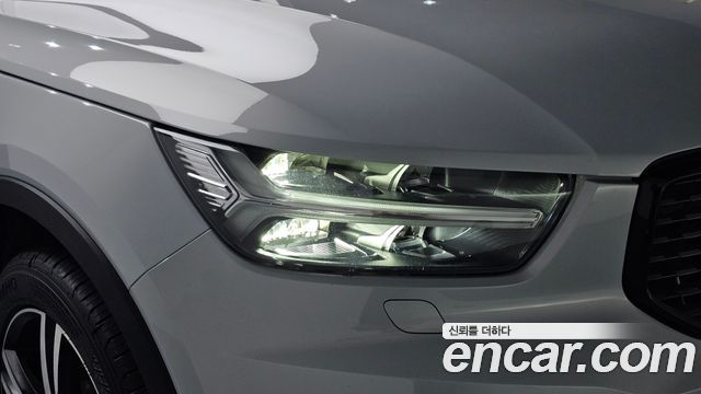 Volvo XC40 T4 R-Design 2020 — фото 22