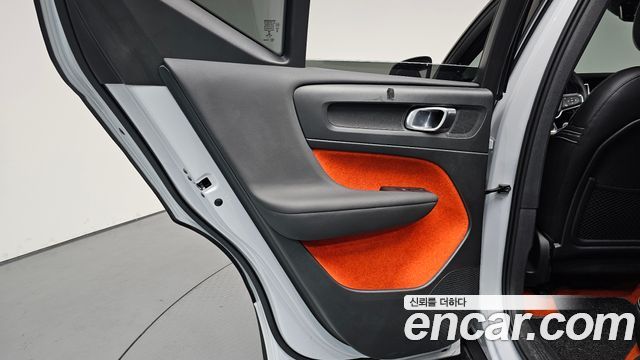 Volvo XC40 T4 R-Design 2020 — фото 25