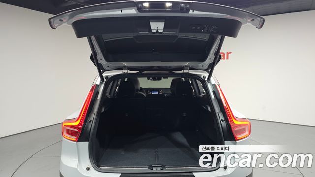 Volvo XC40 T4 R-Design 2020 — фото 32