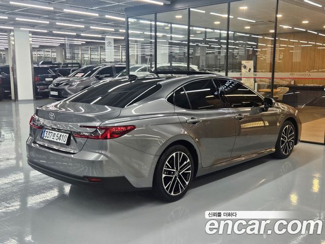Toyota Camry (XV80) 2.5 XLE Premium Hybrid 2025 — фото 2
