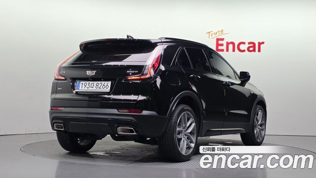 Cadillac XT4 2.0 Sport AWD 2023 — фото 2