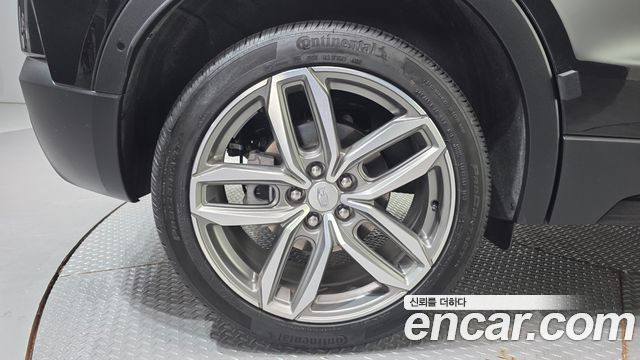 Cadillac XT4 2.0 Sport AWD 2023 — фото 5