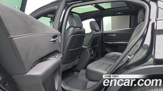 Cadillac XT4 2.0 Sport AWD 2023 — фото 17
