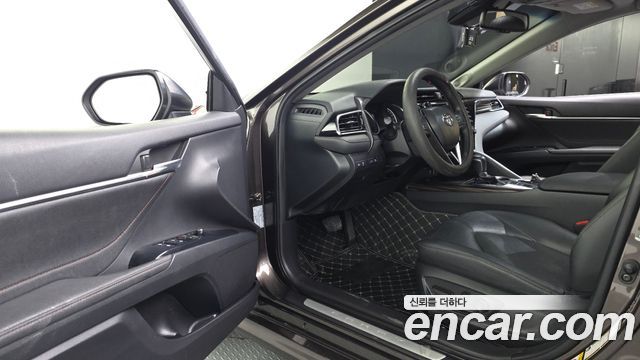 Toyota Camry (XV70) 2.5 XLE Hybrid 2018 — фото 10