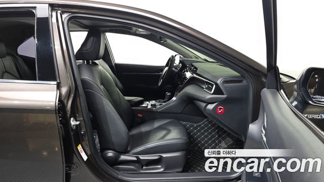 Toyota Camry (XV70) 2.5 XLE Hybrid 2018 — фото 11