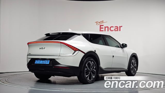 Kia EV6 Long Range Light 2022 — фото 2