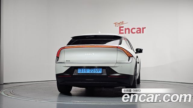 Kia EV6 Long Range Light 2022 — фото 4