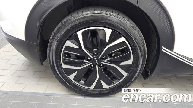 Kia EV6 Long Range Light 2022 — фото 5