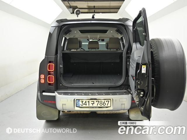 Land Rover Defender (L663) 110 D300 HSE 2022 — фото 23