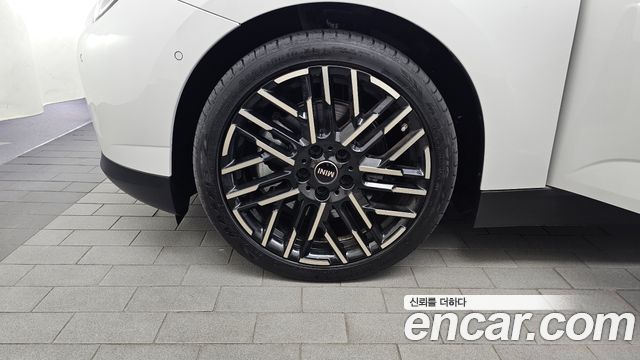 MINI Cooper Electric (IV) SE Favoured 2024 — фото 5