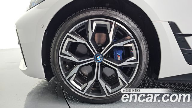 BMW i4 eDrive40 M Sports Pro 2023 — фото 5