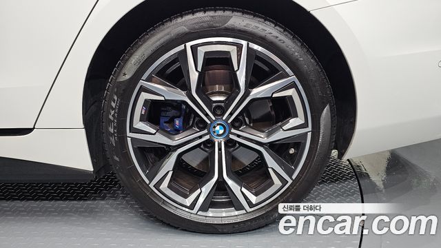 BMW i4 eDrive40 M Sports Pro 2023 — фото 21