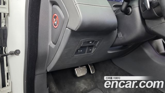 Land Rover Range Rover Velar 3.0 D300 R-Dynamic HSE 2019 — фото 30
