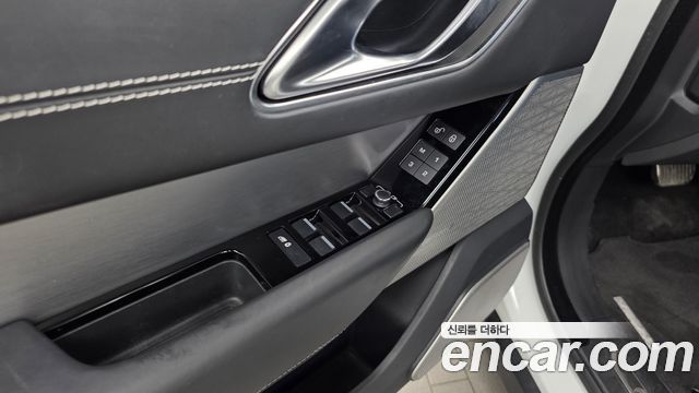 Land Rover Range Rover Velar 3.0 D300 R-Dynamic HSE 2019 — фото 33