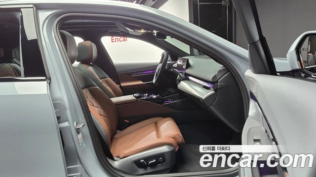 BMW 5 Series (G60) 530i xDrive M Sport 2024 — фото 11