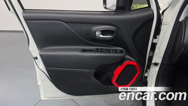 Jeep Renegade 2.4 Limited 2020 — фото 24
