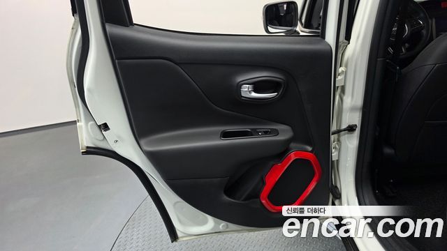 Jeep Renegade 2.4 Limited 2020 — фото 25