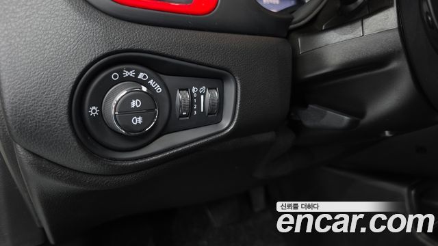 Jeep Renegade 2.4 Limited 2020 — фото 27